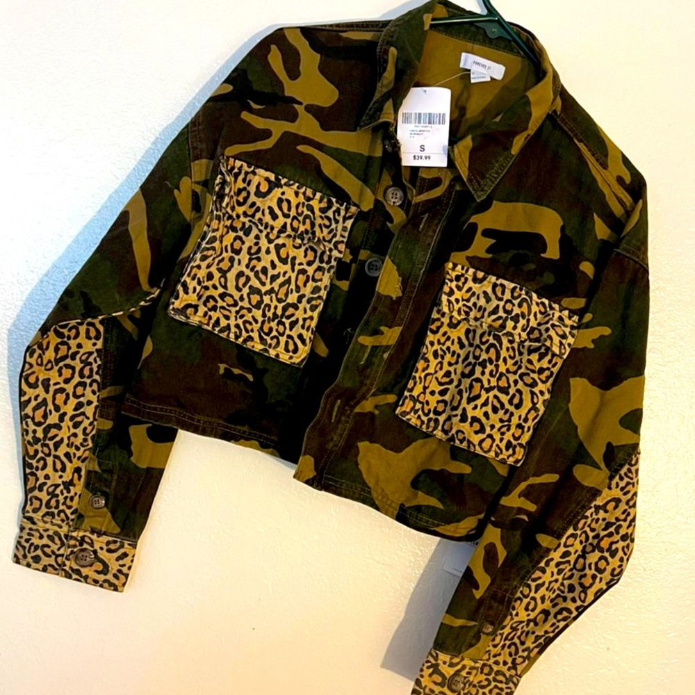 ✨HP✨✨Animal print jacket